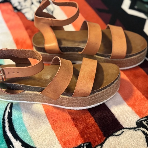 Spring Step Tan Platform Sandals - Picture 8 of 11
